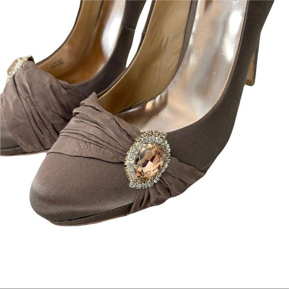 Badgley Mischka Women's Odell Platform Pumps - Picture 5 of 7